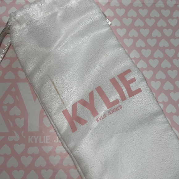 Kylie Cosmetics Limited Edition Matte Liquid Lipstick in Candy K Brand New. - Picture 2 of 2